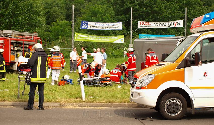 Schwerer Unfall mit Reisebus Lohmar Donrather Dreieck P065.JPG